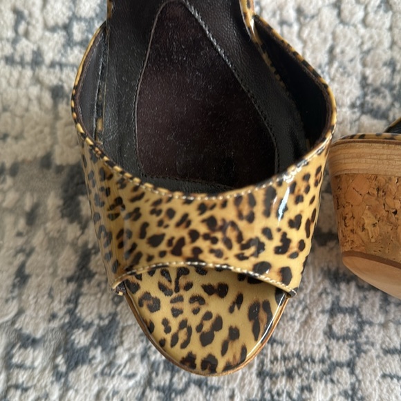 Brian Atwood leopard print patent leather and cork platform sandal. Size 35 US 5 - Picture 7 of 9